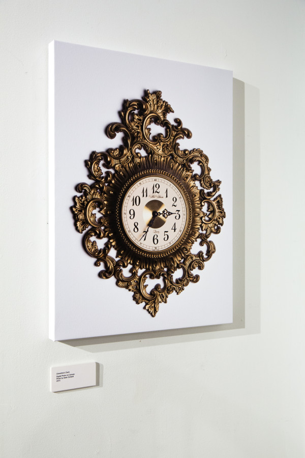 A photo of an old wall clock.